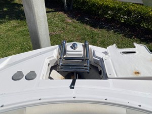 Regal 27' FASDeck 9 08-BOW LADDER