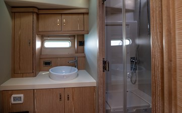 APANI 53 APANI MASTER'S BATHROOM