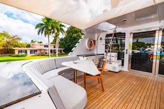 LONE STAR 75 Bridge Deck Aft