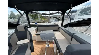 Parker 630 Day Cruiser 12 Parker 630 DC Cockpit Lounge