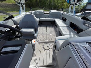 23' Moomba Mojo 10 