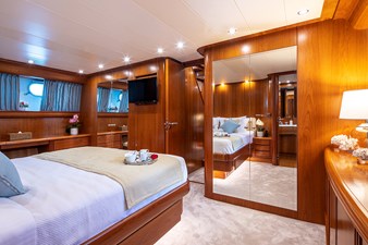 VYNO 24 Master Cabin