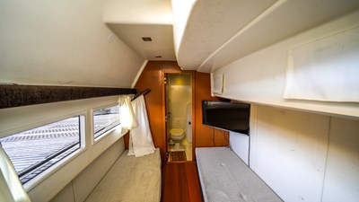 C'EST LA VIE 28 Crew Cabin