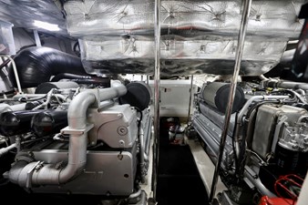 My Way 49 72 PERSHING 2009 ENGINE ROOM
