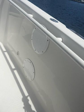 2009 Everglades 290 Center Console 25 26