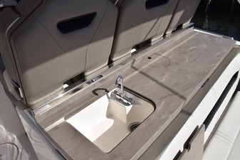 ERIKA RAY 17 Mid-cockpit galley countertop, hideaway sink 