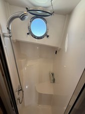 SEAGLASS 41 2006 American Tug 41: Guest Shower Stall