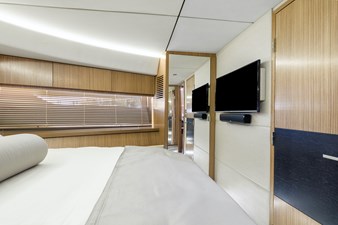 - 44 45_2018 59ft Sea Ray L590 Flybridge