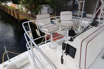 2002 Luhrs 36 Convertible 8 9