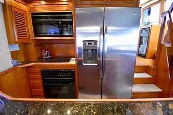 Six C One II 3 62-2000-Offshore-Yachts-Pilot-House-03