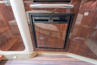 DIGGERS 26 Galley Refrigerator Facing Port