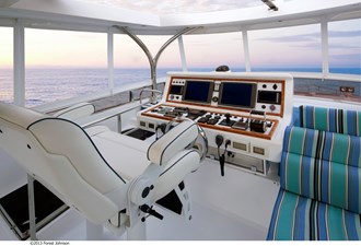 JOHNSON 80' FLYBRIDGE w/FISHING COCKPIT  8 Flybridge helm