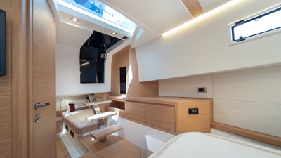 Freedom 31 VIP Cabin