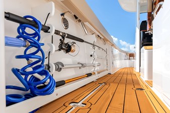 Shine V 43 Gunwhale Rod Storage