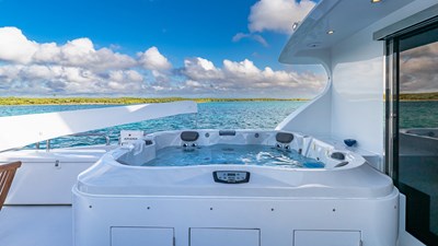 B HAPPY 54 Boat deck Jacuzzi 