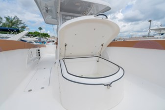 TWIN VEE 34 GFX 26 Coffin Storage