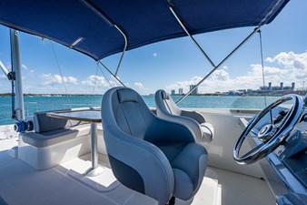 DON'T WAKE ME 20 44_swift_troller_dont_make_me_flybridge_10