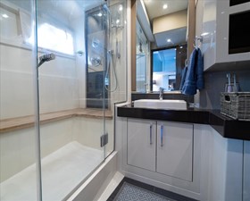 AQUASITION 26 AQUASITION Carver C52 Coupe