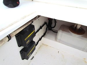 1999 Contender 35 Express Side Console 9 10