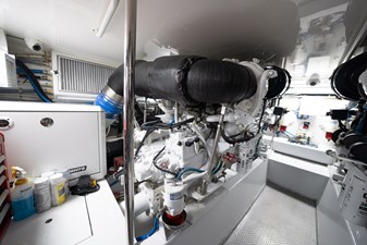 VENTURA 79 1650 hp CAT Portside  