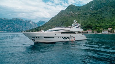 LADY MURA 3 3Yacht_ladymura_Superyacht_IYC_exterior9