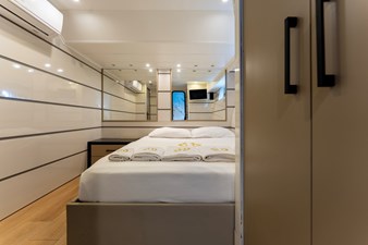 27 M DELUXE MOTOR YACHT 21 