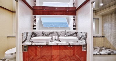 JOHNSON 80' FLYBRIDGE W/HYDRAULIC PLATFORM  14 Master head  