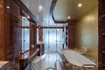 RHINO 22 23. Rhino guest bathroom