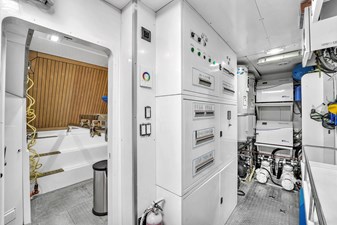 Ferretti Yachts Custom Line 94 104 