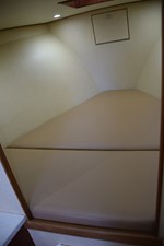 CAZADORA 25 Berth Forward   