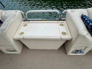 02 Bennington 257L Pontoon NLSQ 10 