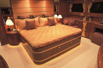 JOHNSON 93 SKYLOUNGE     3 Master stateroom