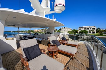 SARABETH 44 Sundeck