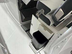 2024 Blackfin 302CC 31 