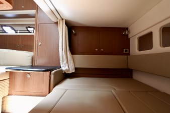 ANTANI 28 330-SUNDANCER-SEA-RAY-2014-YACHTSBLUE-AFT-CABIN-STORAGE