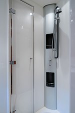 Veronique 36 2005 PERSHING 50 - Shower