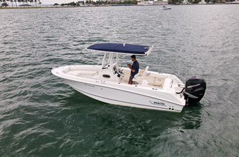2015 Boston Whaler 220 Outrage 6 