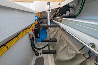 LOLA  40 Starboard Storage