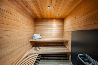 LOON 67 Loon 221' - Lower Deck Beach Club Sauna