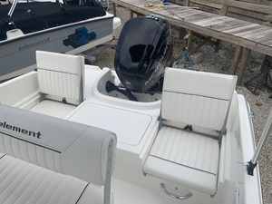 BAYLINER ELEMENT F18 9 09.jump seats
