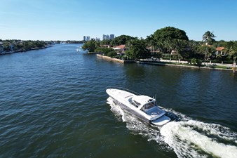 - 4 5_1998 63ft Baia Sports Cruiser