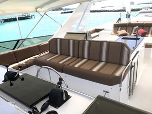 MON SHERI  68 Flybridge Helm Seat