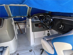 2017 CHAPARRAL SUNESTA SURF 4 