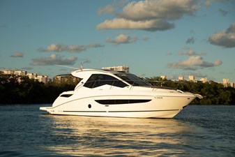 - 4 5_2019 35ft Sea Ray 350 Coupe NADA MAS