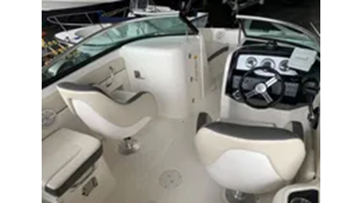 2013 Sea Ray 220 Sundeck 7 