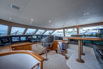 SUPERSTAR 17 PILOTHOUSE