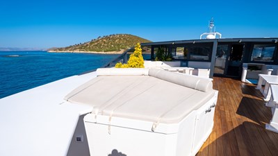  42 M STEEL  MOTOR YACHT 28 