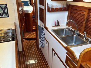 KISMET 35 Galley Inboard