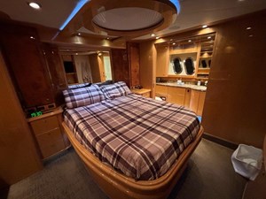 2009 Mckinna 69 Skylounge 11 