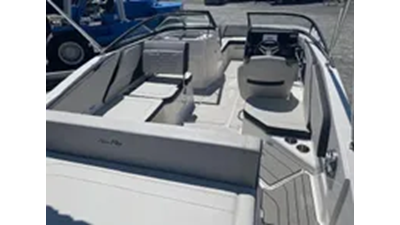 2024 Sea Ray SPX 210 OB 10 